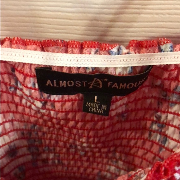 Almost famous red floral top - Picture 4 of 4